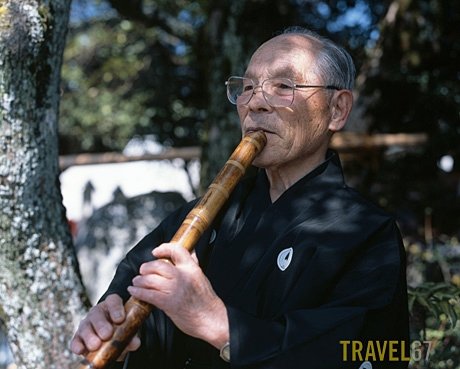 Man playing the shakuhachi