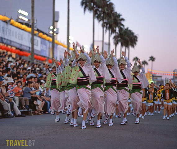 Formation dancing - check out how they all balance on the front of their geta (sandals)