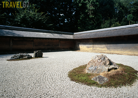 Ryoanji Zen temple, Kyoto - dry landscape rock garden