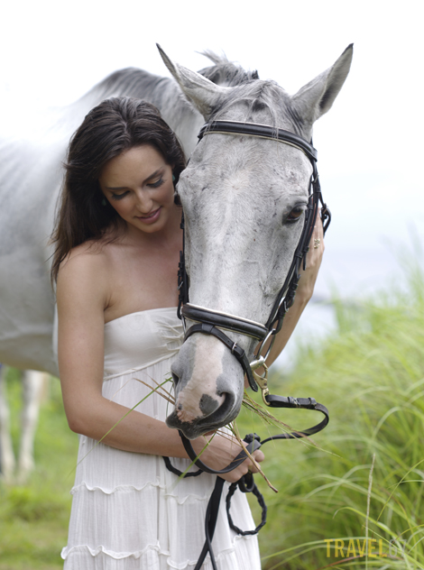 _6450753 blog Horse riding on Okinawa - Liz & Sky (645D with 67 105mm lens)