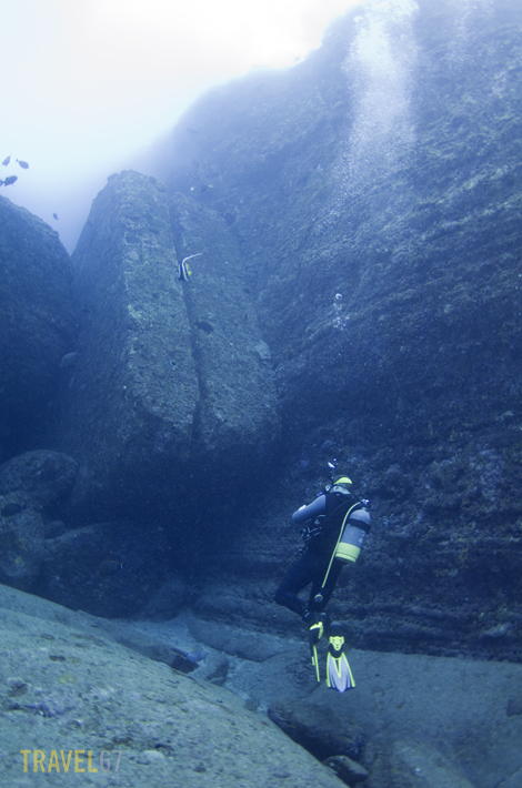 Yonaguni Monument  - Couple Stones
