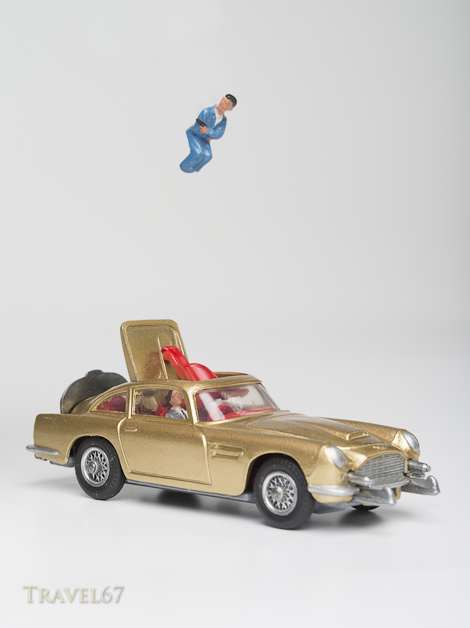 Corgi Toys (261) Die-cast Model of James Bond's Aston Martin DB5 in Goldfinger with ejector seat produced in 1965