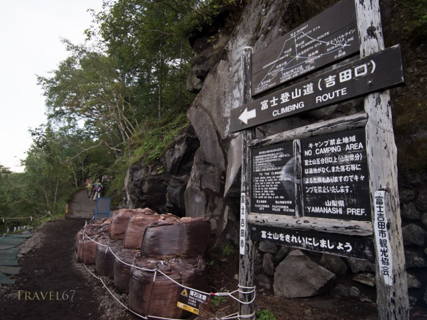 Direction sign on Fuji Subaru Line ( Yoshida Trail ) Night climb