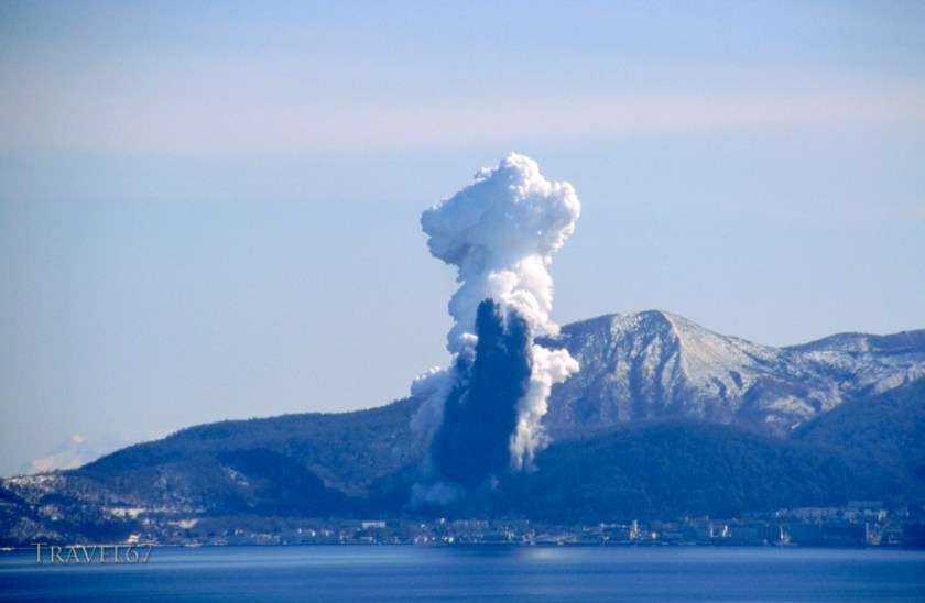Mt. Usu erupts 2000