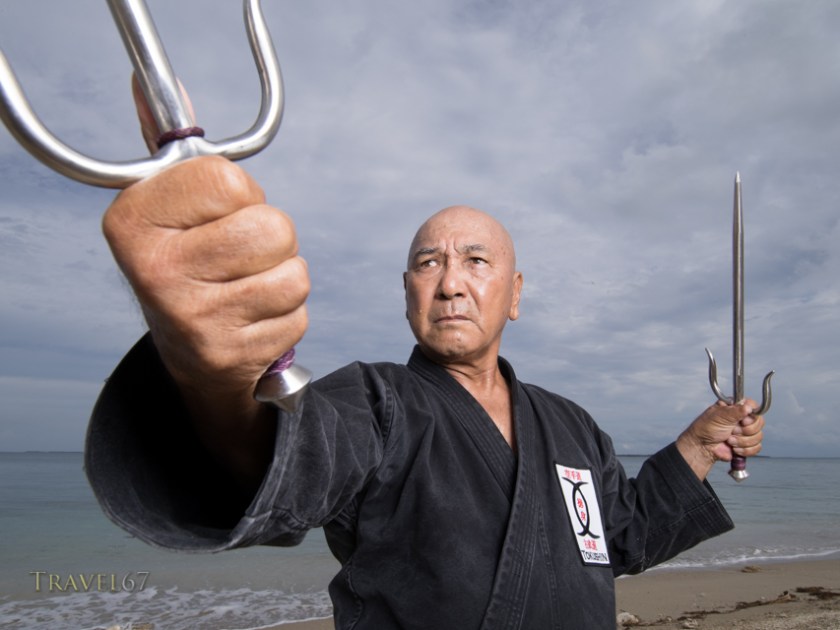 Kensho Tokumura, Hanshi 9th-dan Ryukyu Dento Kobujutsu Hozon Budo Kyokai Training on Heshikiya Beach, Katsuren, Okinawa. 德村 賢昌　 範士九段　　　琉球伝統古武術保存武道協会